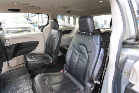 2017 Chrysler Pacifica Touring Plus