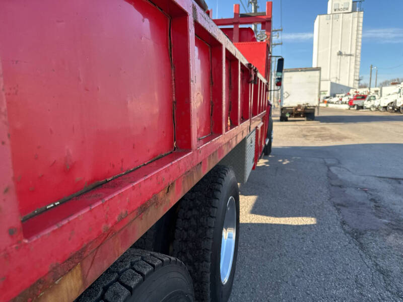 2005 Freightliner M2 106