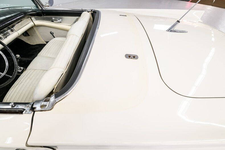 1957 Ford Thunderbird