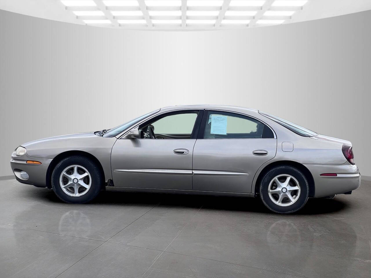 2001 Oldsmobile Aurora for sale at Used Cars Toledo in Oregon, OH