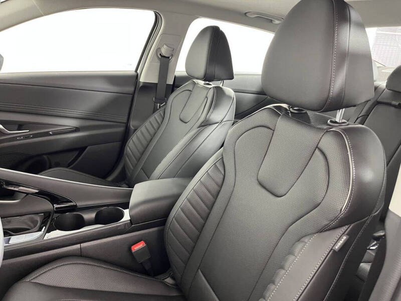 2025 Hyundai Elantra Hybrid Limited