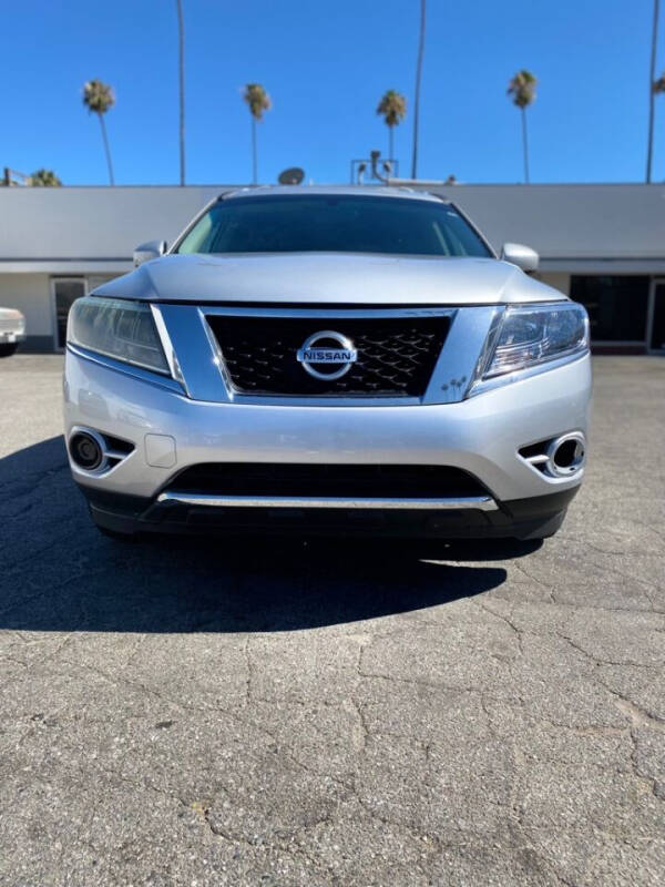 2013 Nissan Pathfinder for sale at Buyright Auto in Winnetka CA