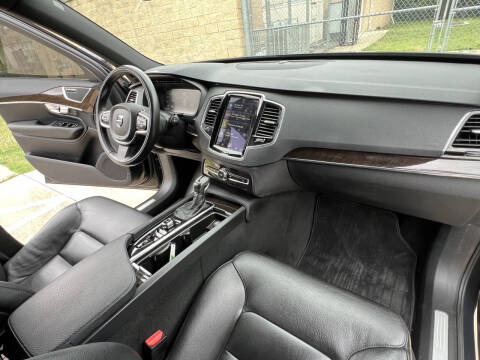 2017 Volvo XC90 T6 Momentum