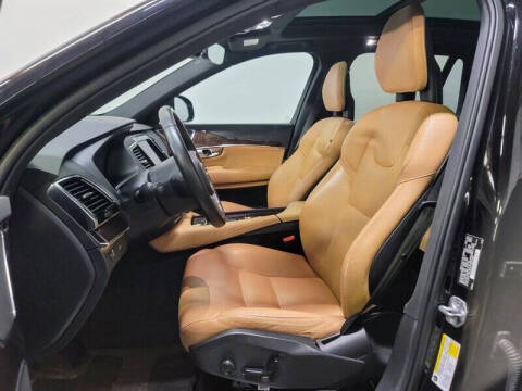 2016 Volvo XC90 T6 Momentum