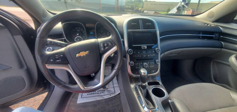 2015 Chevrolet Malibu 2LT photo 14