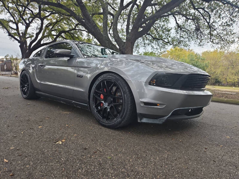 2011 Ford Mustang GT photo 2