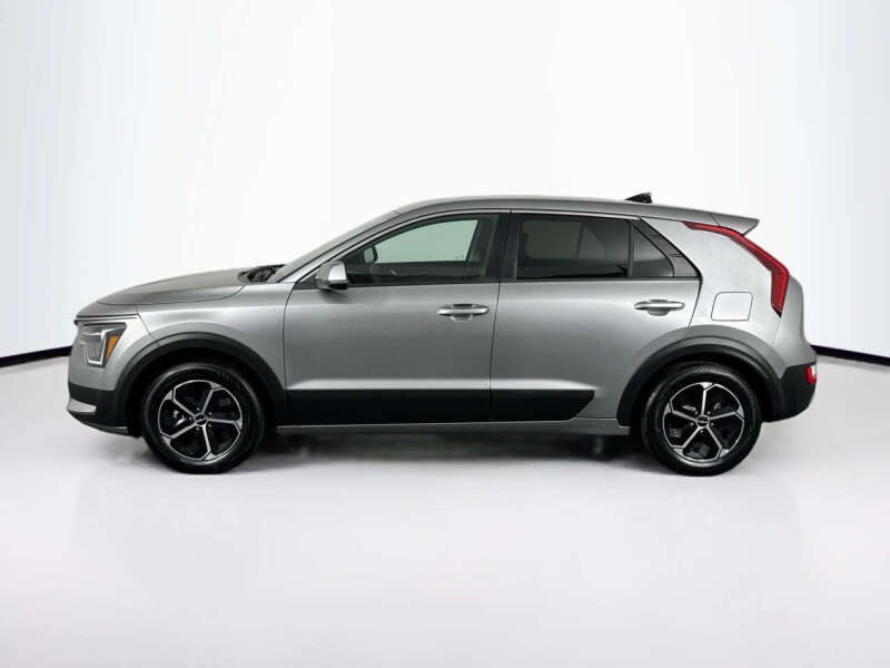 2023 Kia Niro LX