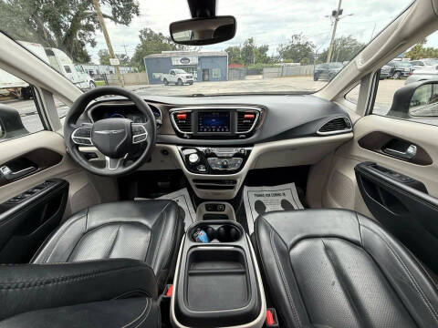 2020 Chrysler Voyager LXi