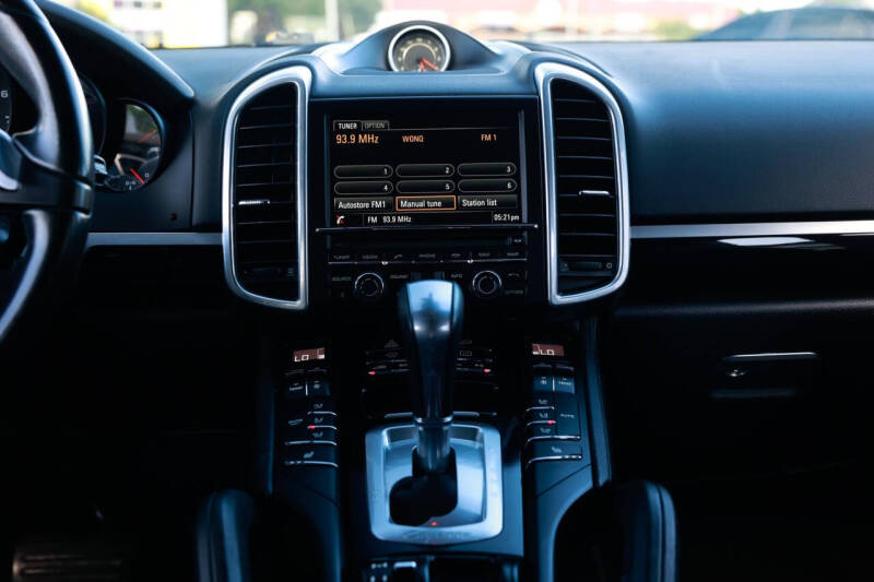 2014 Porsche Cayenne Platinum
