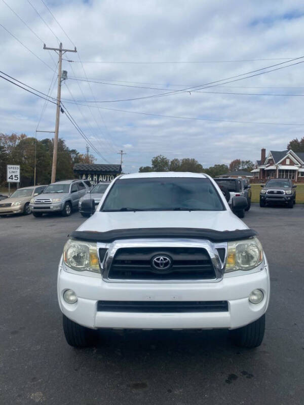 2005 Toyota Tacoma PreRunner photo 3