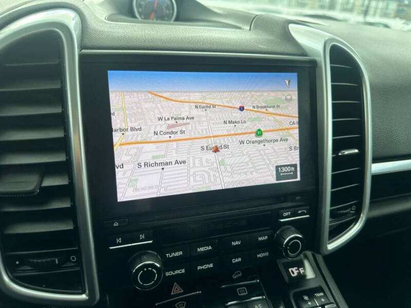 2017 Porsche Cayenne Platinum Edition