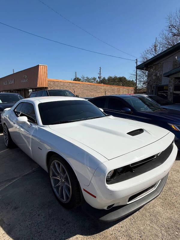 2019 Dodge Challenger R/T's photo