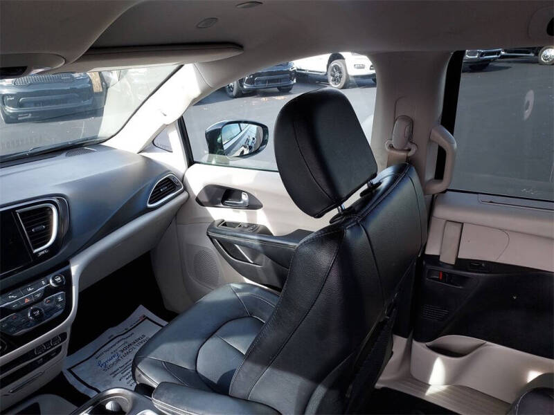 2022 Chrysler Pacifica Touring L