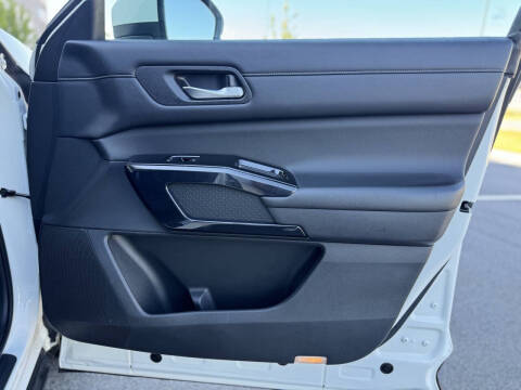 2022 Nissan Pathfinder SV