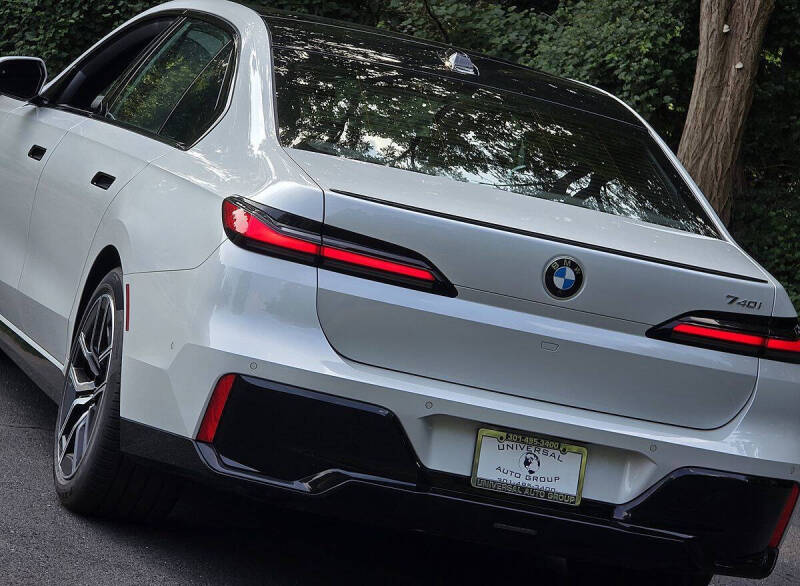 2023 BMW 7 Series 740i