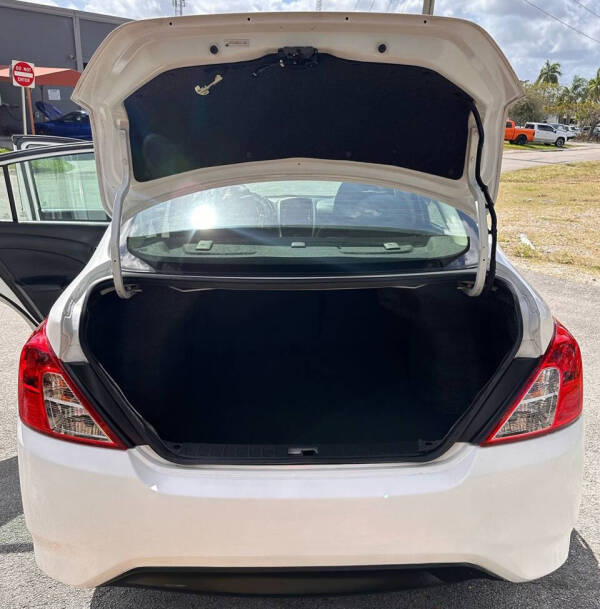 2019 Nissan Versa SV