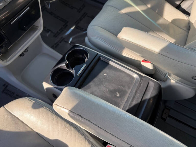 2011 Toyota Sienna LE 8-Passenger