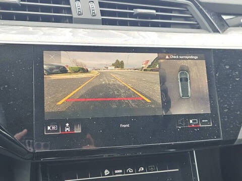 2021 Audi e-tron quattro Premium