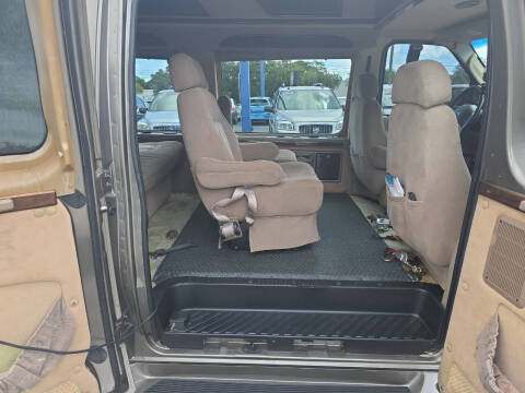 2003 Ford E-Series E-250 SD