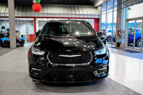 2025 Chrysler Pacifica Select