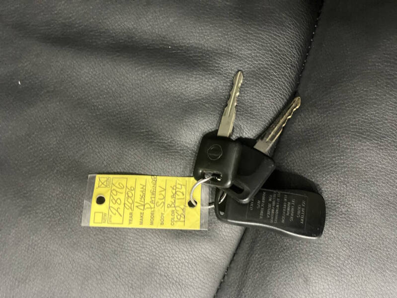 2006 Nissan Pathfinder LE