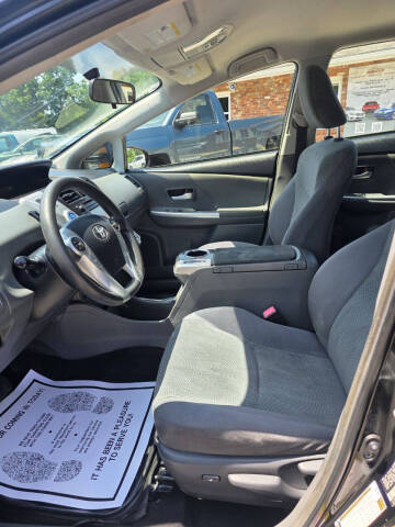 2014 Toyota Prius v Five