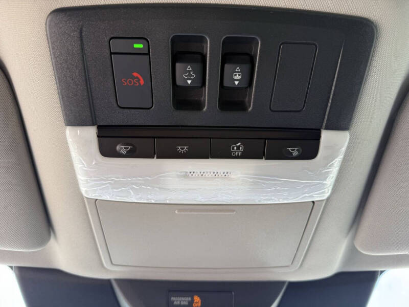 2025 Nissan Pathfinder SL