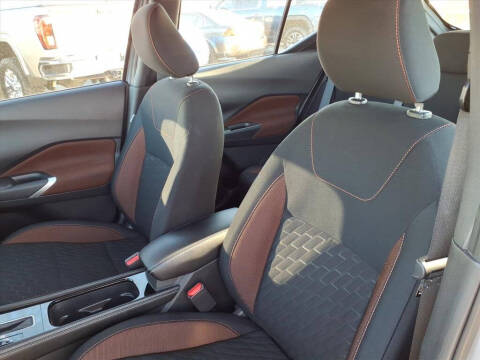 2023 Nissan Kicks SR