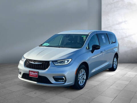2024 Chrysler Pacifica Touring L Photo