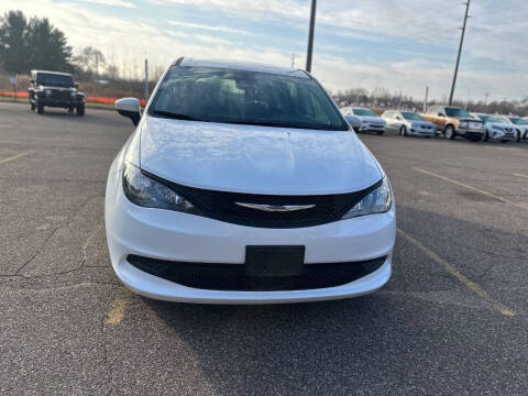 2023 Chrysler Voyager LX