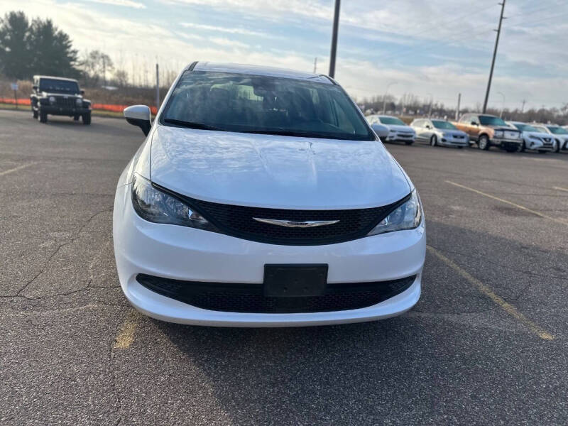 2023 Chrysler Voyager LX