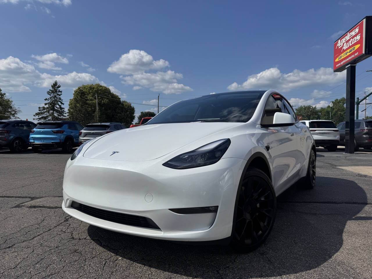 White 2024 Tesla Model Y Long Range AWD Long Range 4dr Crossover 2