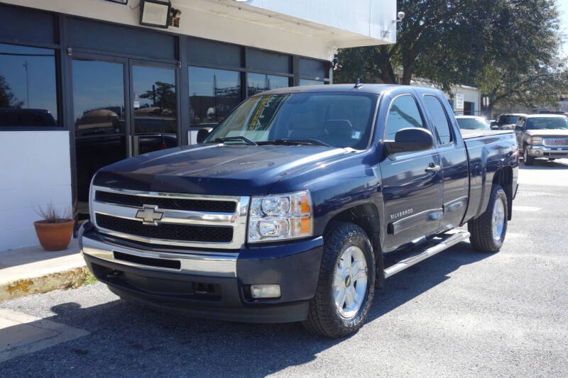 2011 Chevrolet Silverado 1500 for sale at Dealmaker Auto Sales in Jacksonville FL