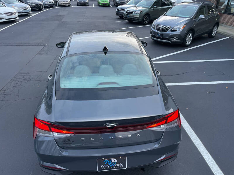 2023 Hyundai Elantra SE