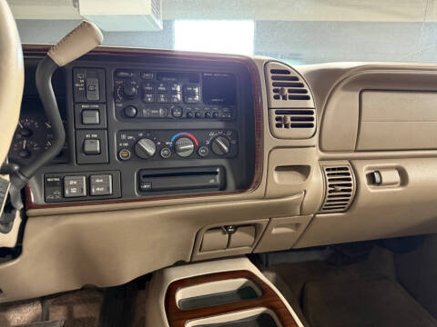 2000 Cadillac Escalade