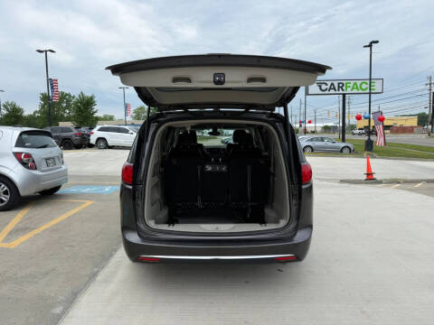 2017 Chrysler Pacifica Touring-L Plus