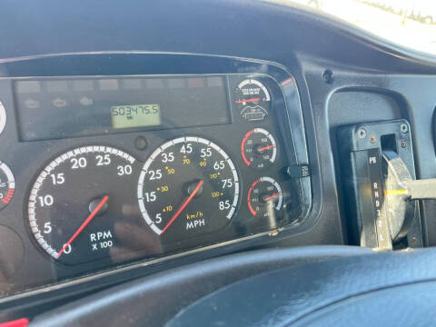 2013 Freightliner M2 106