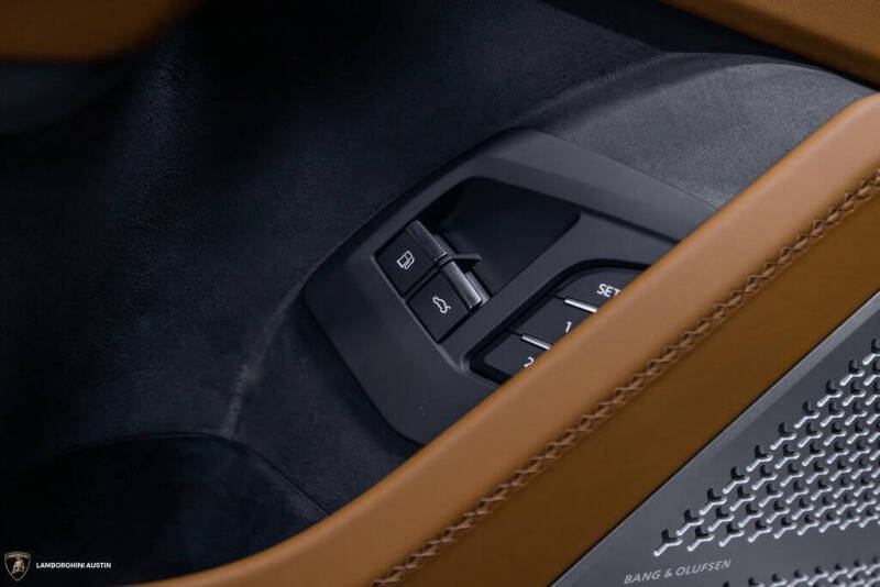 2025 Lamborghini Urus SE