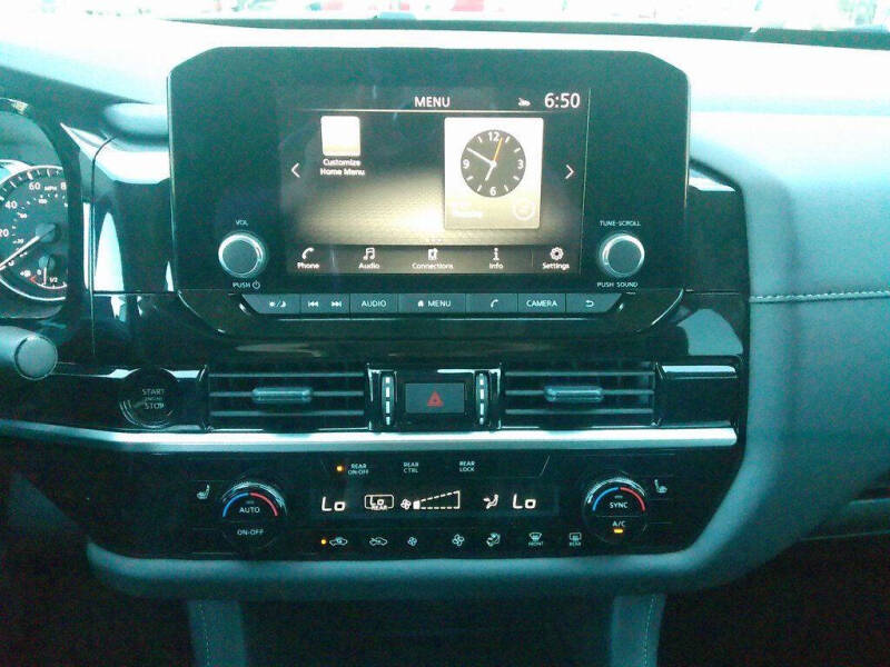 2025 Nissan Pathfinder SV