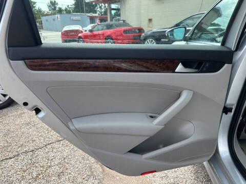 2012 Volkswagen Passat SEL