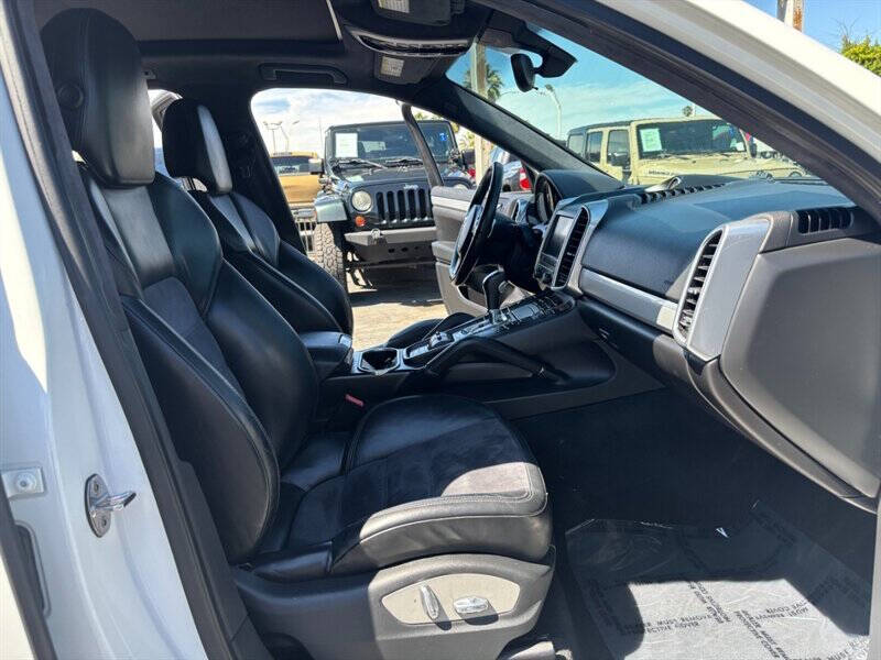 2013 Porsche Cayenne GTS