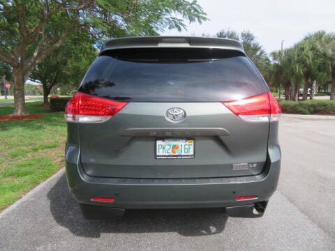 2014 Toyota Sienna LE Mobility 7-Passenger