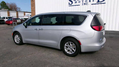 2024 Chrysler Voyager LX