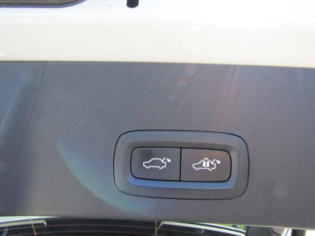 2024 Volvo XC40 B5 Plus Bright Theme