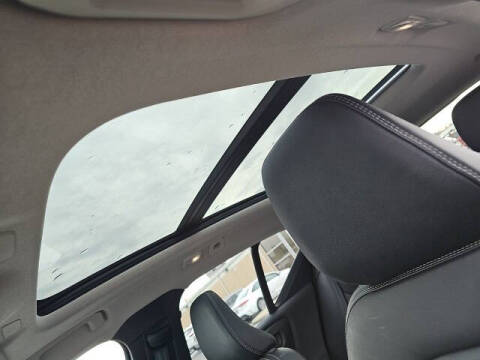 2023 Volvo XC40 B5 Plus Dark Theme