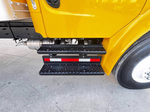 2018 Freightliner M2 106