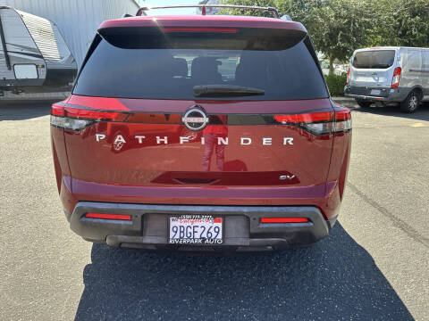 2022 Nissan Pathfinder SV