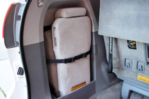 2013 Toyota Sienna LE 8-Passenger