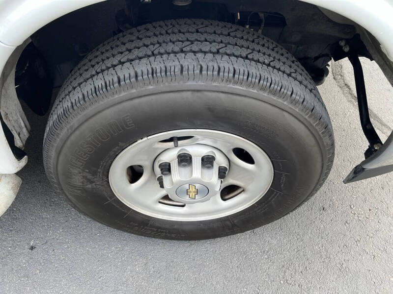 2024 Chevrolet Express 2500