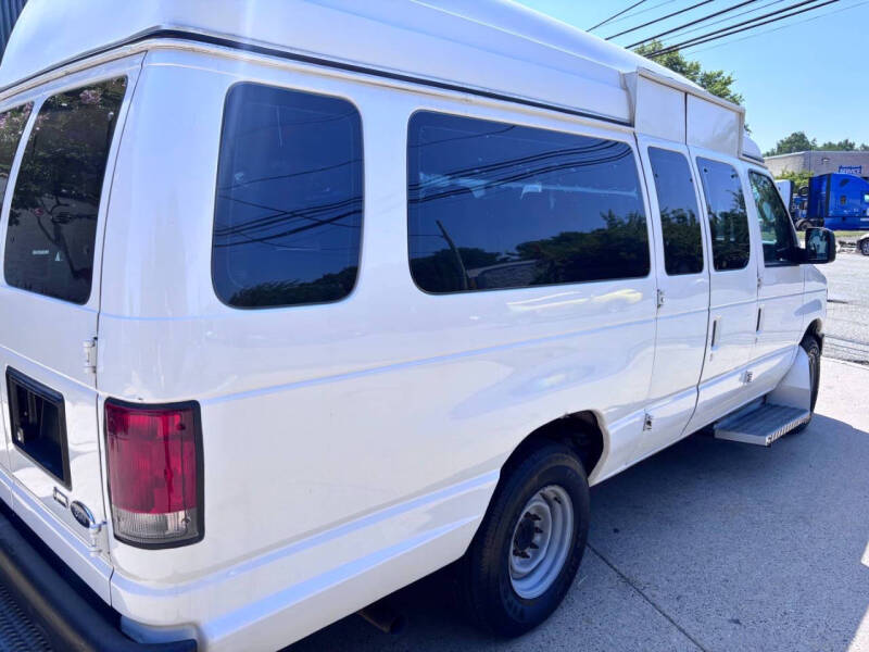 2011 Ford E-Series E-350 SD